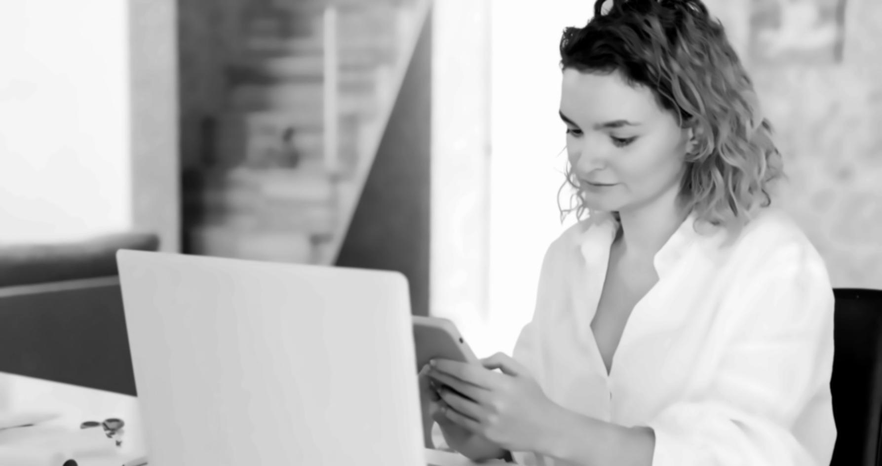 Moderne Arbeitsumgebung für digitale Finanzverwaltung